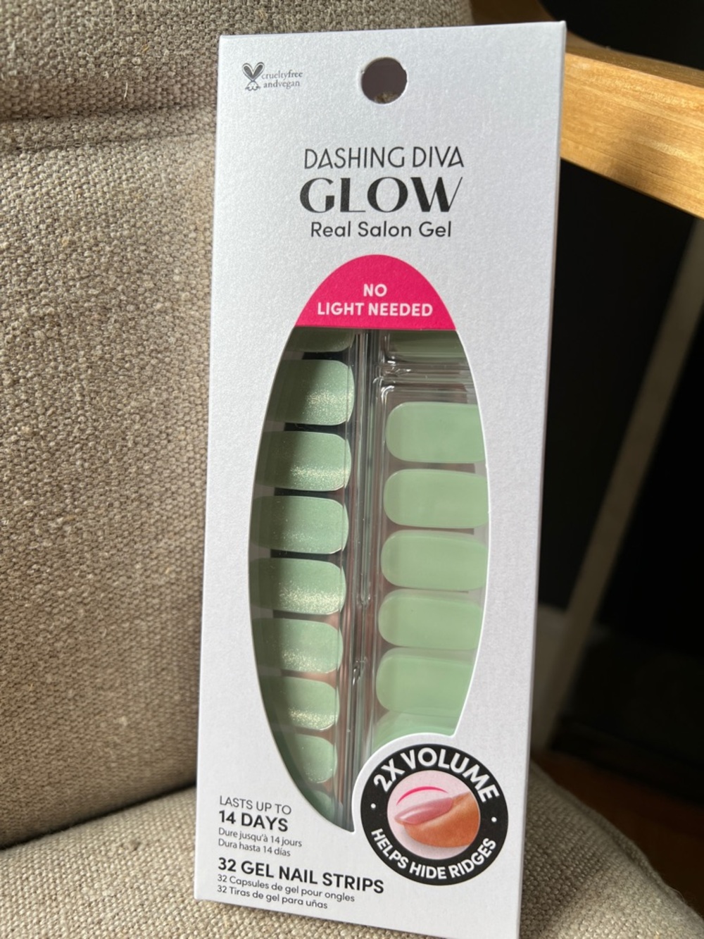 Dashing Diva Glow Real Salon Gel Nail Strips - Mint Green Give Star